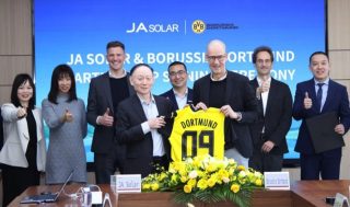 Las paneli na dachu SIGNAL IDUNA PARK