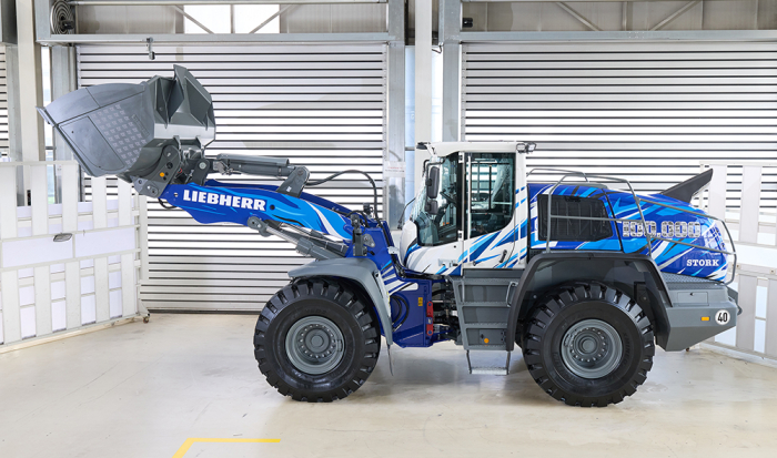 Liebherr: model L 550 XPower w specjalnym ciemnoniebieskim lakierze